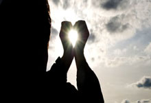 V体育官方网站：[图]英超-阿玛德救主 利物浦2-2曼联6分领跑积分榜.